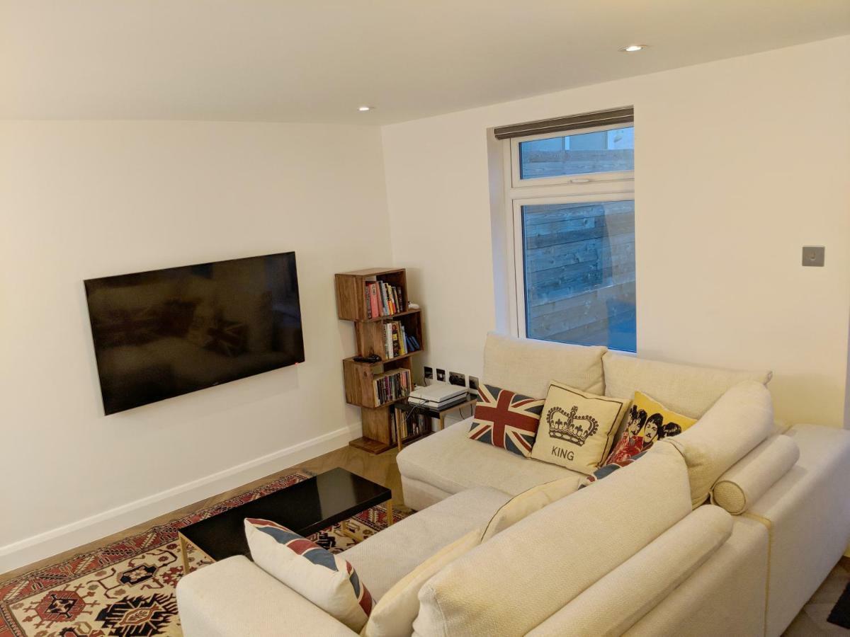 Modern 2 Bedroom Flat With Private Outdoor Terrace Лондон Экстерьер фото